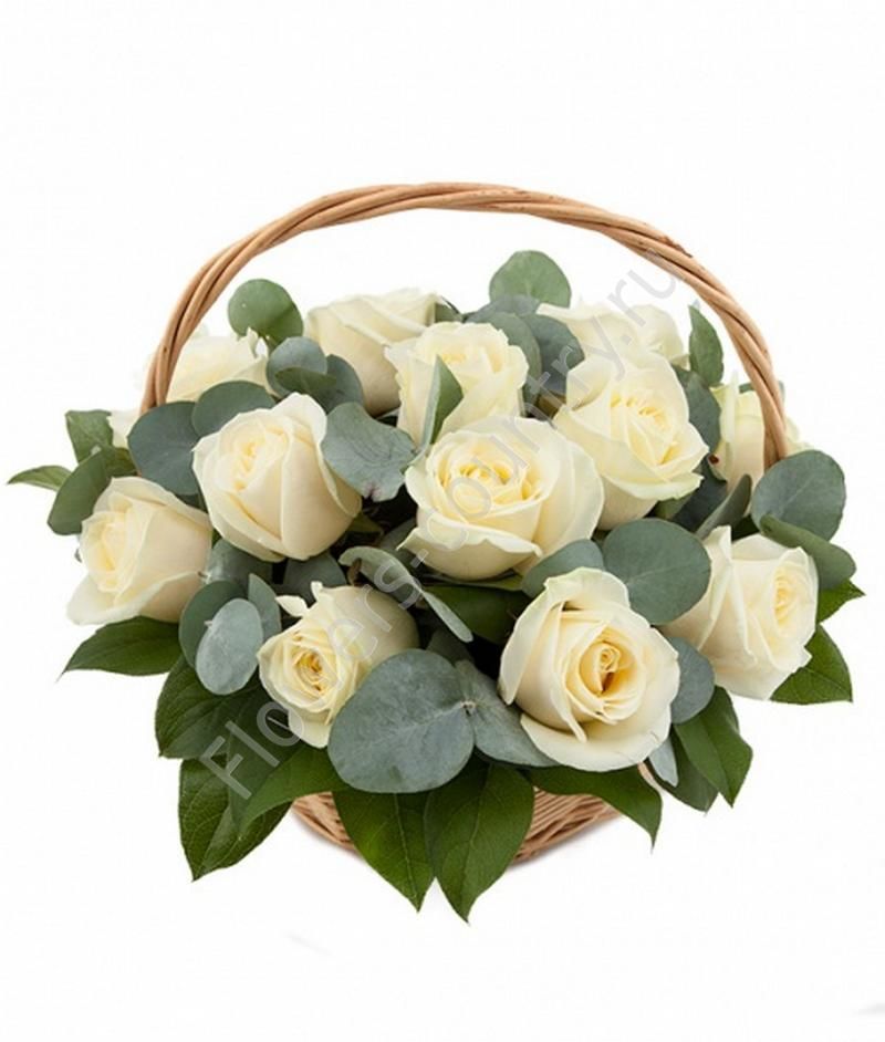Букет из 13 роз в корзине купить с доставкой по Москве