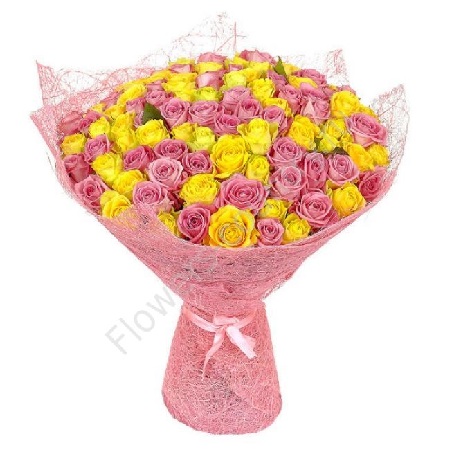 Букет из 75 розовых и желтых роз купить с доставкой по Москве