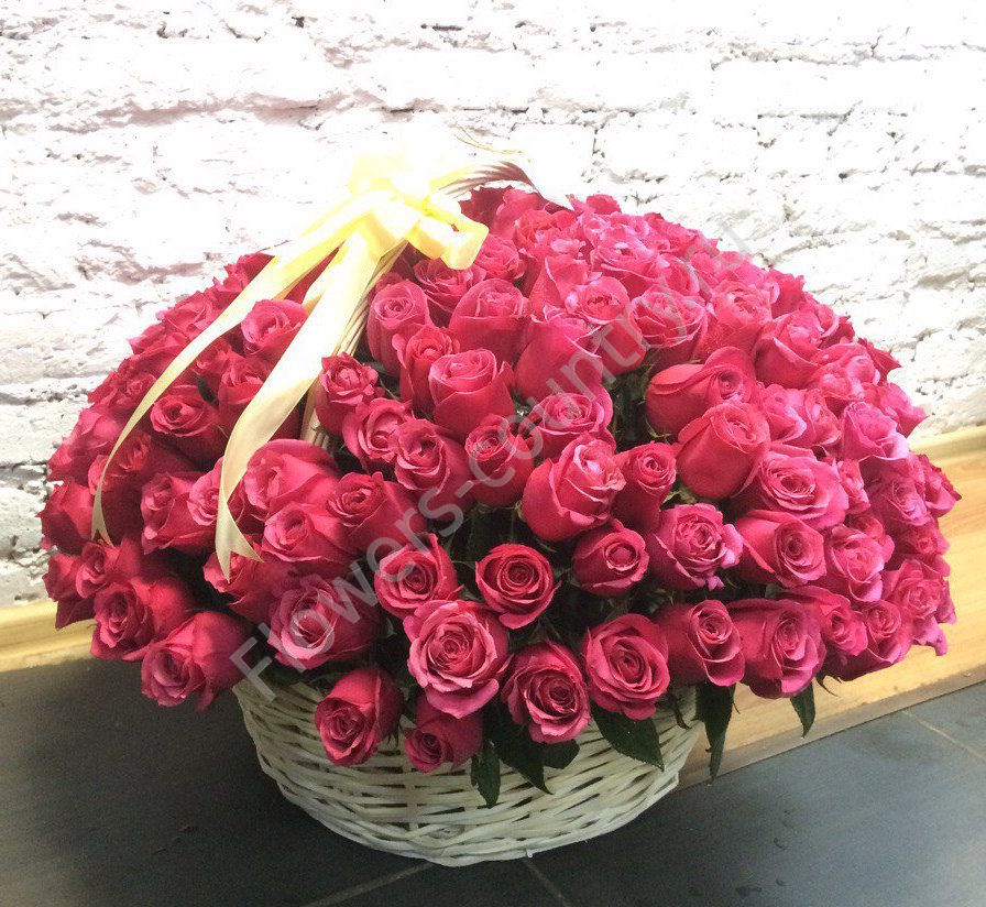 Букет 201 пурпурной розы в корзине купить с доставкой по Москве