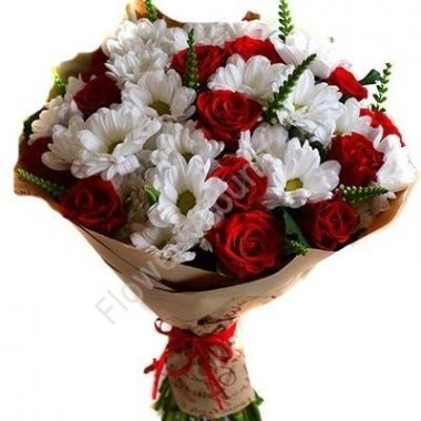 Букет из красных роз и белых хризантем купить с доставкой по Москве