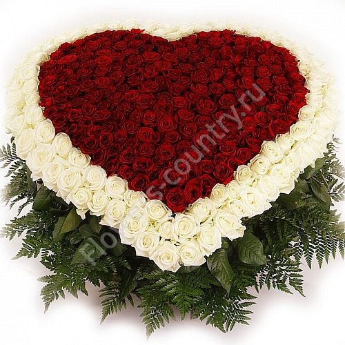 Букет из 303 белых и красных роз в корзине купить с доставкой по Москве