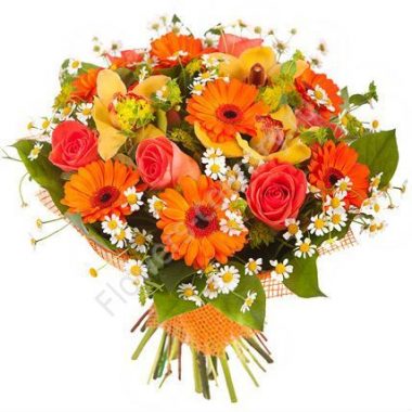 Букет из красивых цветов (ромашкой, орхидеей и розой) купить с доставкой по Москве