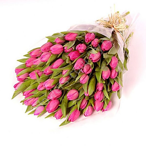 Букет тюльпанов на 8 Марта купить с доставкой по Москве