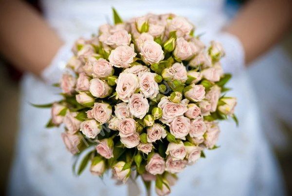 Букет невесты из кустовых роз купить с доставкой по Москве