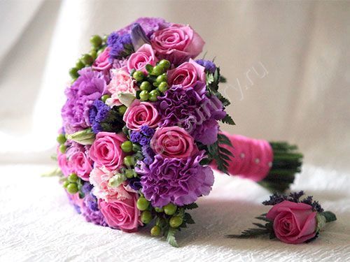 Букет невесты из роз, гвоздик и статицы купить с доставкой по Москве
