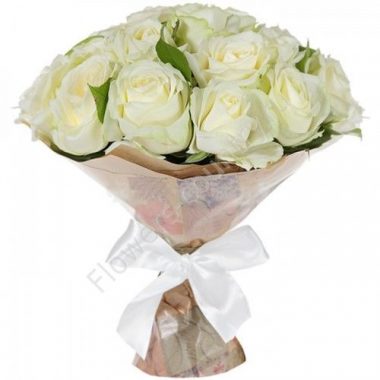 Букет из 15 белых роз купить с доставкой по Москве