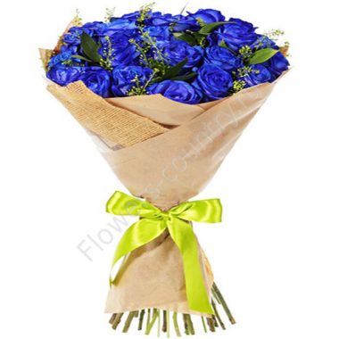 Букет из 25 голубых роз купить с доставкой по Москве