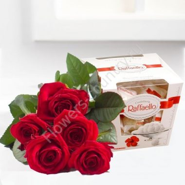 Подарочный набор и 5 роз и raffaello купить с доставкой по Москве