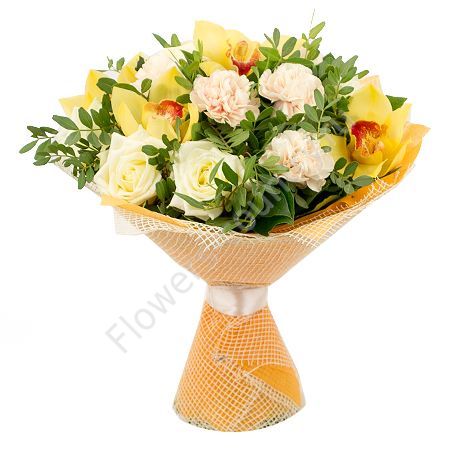 Букет из красивых цветов (гвоздика и роза) купить с доставкой по Москве