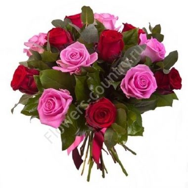 Букет из красивых цветов (бордовой и розовой розы) купить с доставкой по Москве