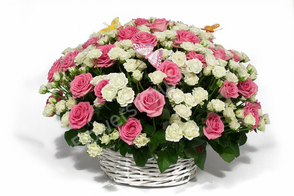 Букет из роз в корзине «Очарование весны» купить с доставкой по Москве