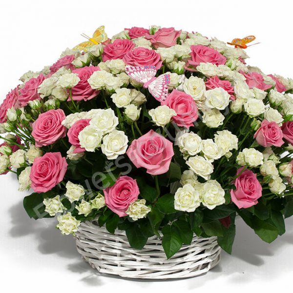 Букет из роз в корзине «Очарование весны» купить с доставкой по Москве
