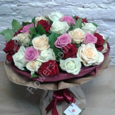 Букет из 25 роз купить с доставкой по Москве