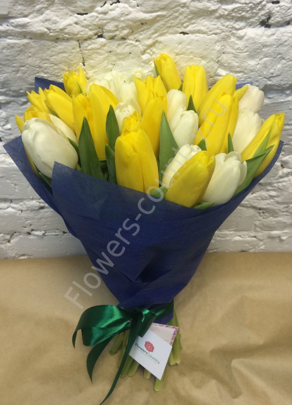 Букет из тюльпанов белых и желтых купить с доставкой по Москве