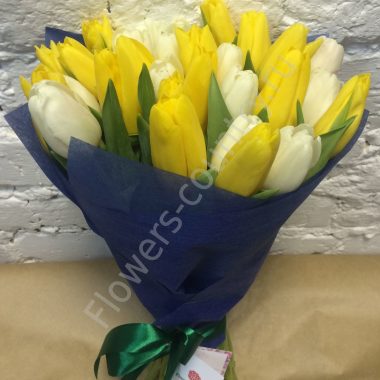 Букет из тюльпанов белых и желтых купить с доставкой по Москве