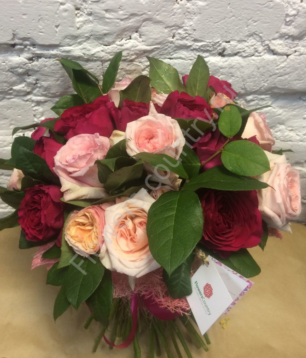 Букет из разноцветных пионовидных роз купить с доставкой по Москве