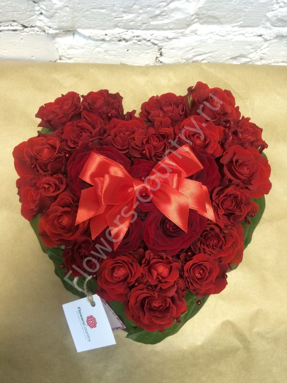 Букет из бордовой и красной розы купить с доставкой по Москве