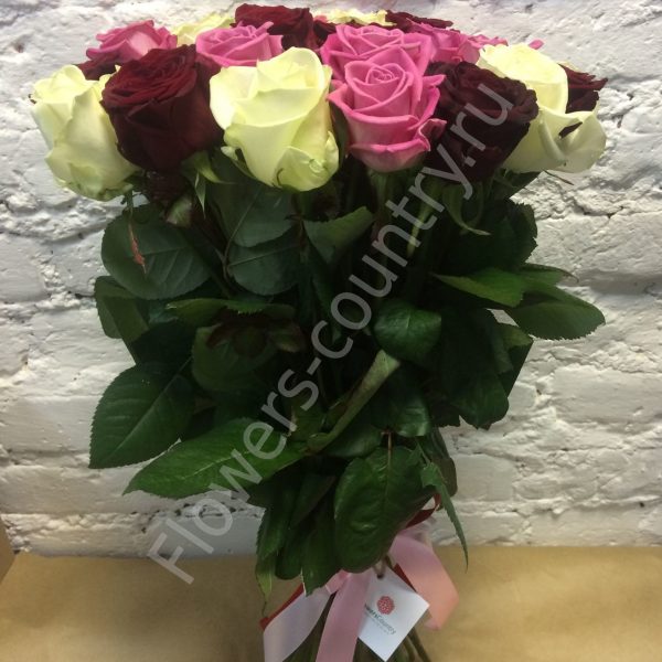 Букет из кремовой, красной и розовой розы купить с доставкой по Москве