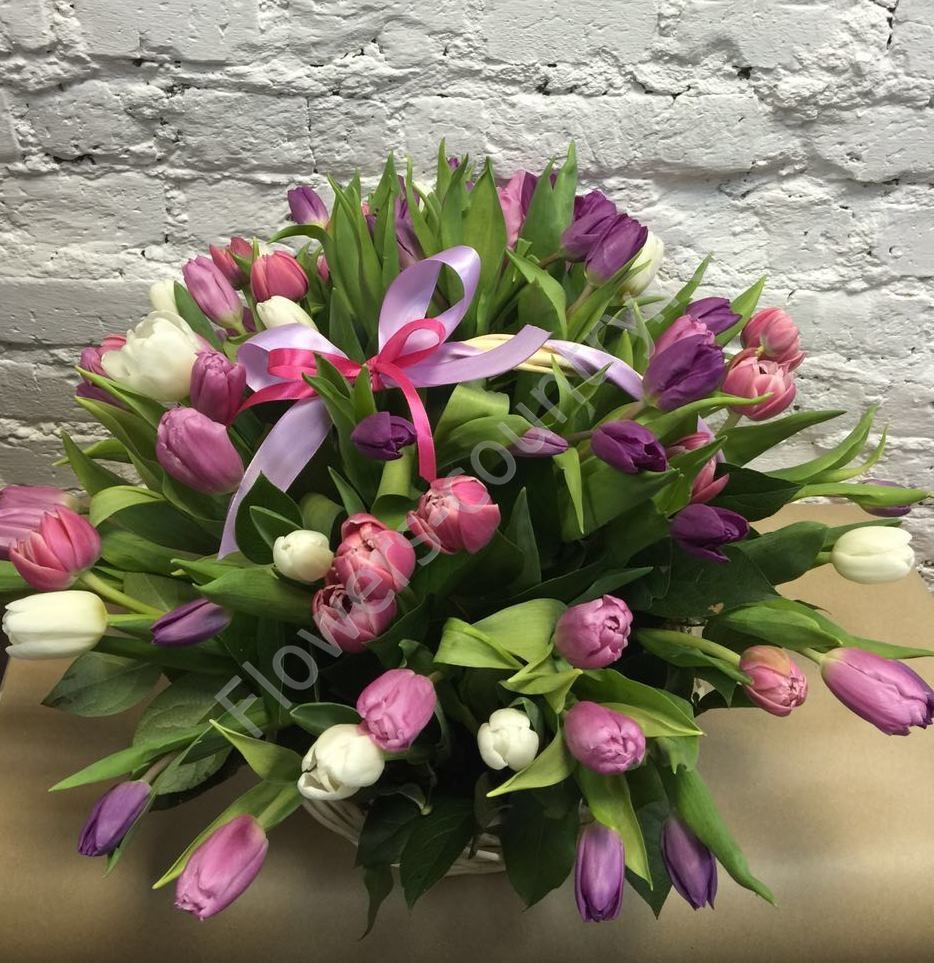 Букет из 51 тюльпана разноцветного купить с доставкой по Москве