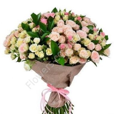 Букет из 31 кустовой розы купить с доставкой по Москве