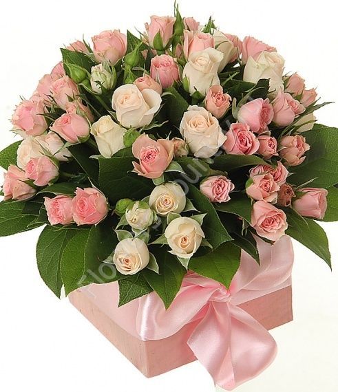 Букет из нежно-розовых кустовых роз в коробке купить с доставкой по Москве