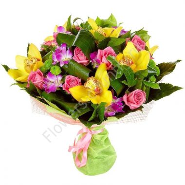 Букет из орхидей, хризантем и альстромерий купить с доставкой по Москве