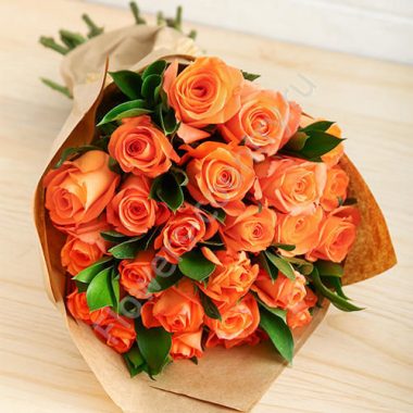 Букет из 25 оранжевых роз купить с доставкой по Москве