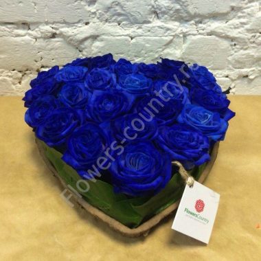 Букет из синих роз в форме сердца