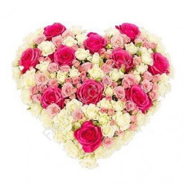 Сердце из розовой и белой кустовой розы купить с доставкой по Москве