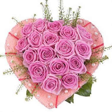 Букет из розы розовой в форме сердца купить с доставкой по Москве