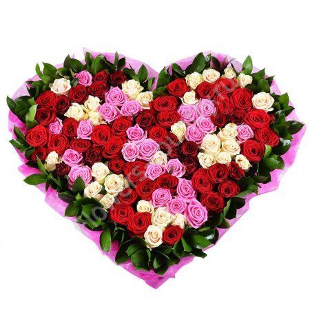 Букет из кремовой и бордовой розы в форме сердца купить с доставкой по Москве