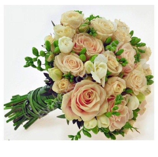 Букет невесты из кремовых роз купить с доставкой по Москве