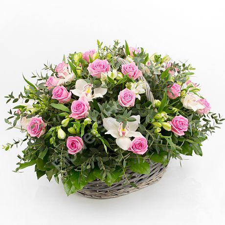 Букет из розы, орхидеи и альстромерии в корзине купить с доставкой по Москве