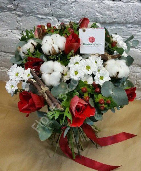 Зимний букет с хризантемами, анемонами и хлопком купить с доставкой по Москве
