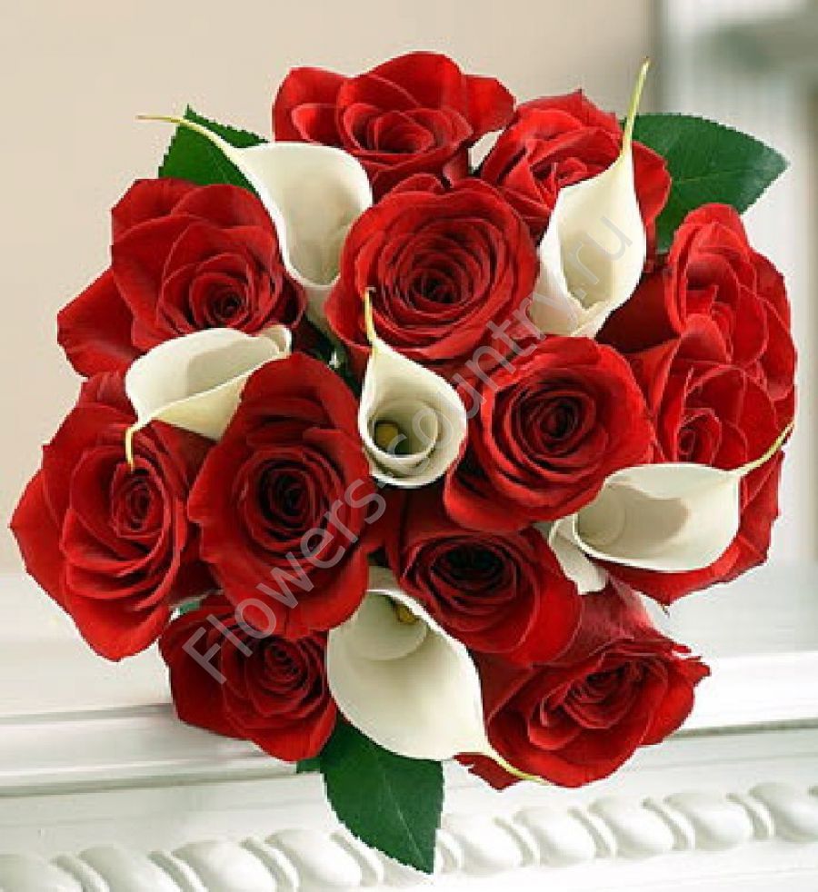 Букет из красных роз и белых калл купить с доставкой по Москве