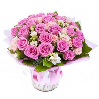 Букет из розовых и кремовых роз – 51 шт.
