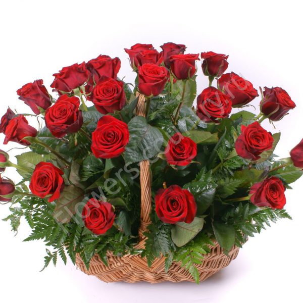 Букет с красными розами в корзинке купить с доставкой по Москве